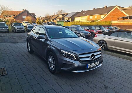 Mercedes-Benz GLA 200 AUT Style/BI-XENON/NAVI/SHZ