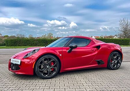 Alfa Romeo 4C Rosso Forte |AKRAPOVIC|CARBON|SERVICE NEU|DE