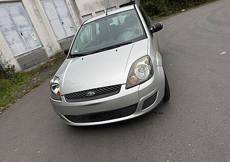 Ford Fiesta gebraucht kaufen Ford Fiesta 1.3 44 kW Ambiente Ambiente