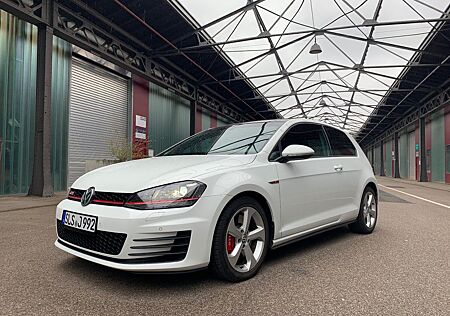 VW Golf Volkswagen 2.0 TSI GTI Performance