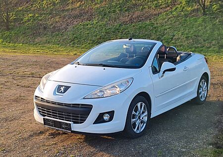 Peugeot 207 CC Unfallfrei, TÜV 12.2027, Scheckheft.