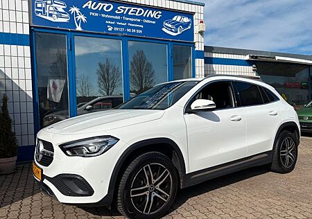 Mercedes-Benz GLA 200 Progressive 1.Hand WENIG KM Leder LED
