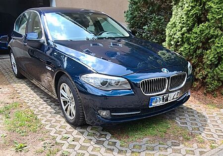BMW 523i - 6 Zylinder