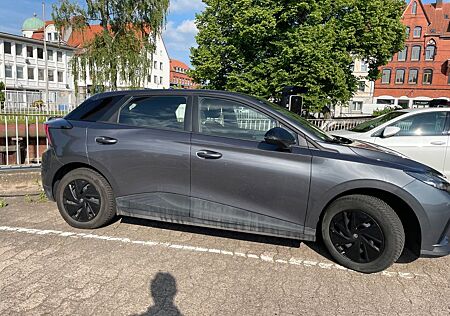 MG MG4 EV 49kWh Standard Standard