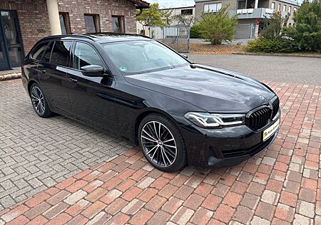 BMW 540d Touring xDrive Luxury Line+Panorama+Laserl