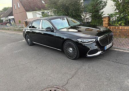 Mercedes-Benz S 580 Maybach black - beige - exc. fond - e-body