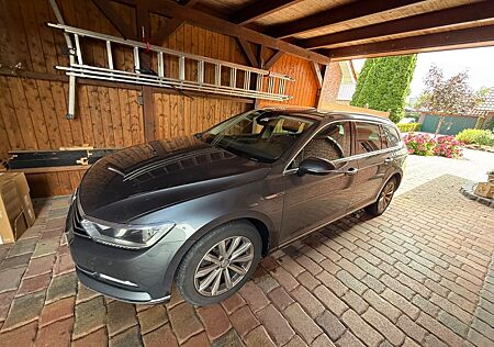 VW Passat Variant Volkswagen 2.0 TDI SCR 140kW DSG BMT 4M ...