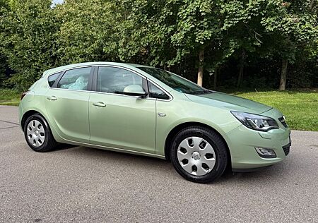 Opel Astra J Lim. Inno. 1.4 KLIMA! SHZ! LHZ!8-FACH