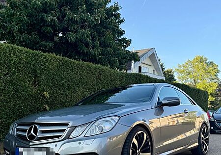 Mercedes-Benz E 350 Coupé CGI BlueEFFICIENCY AVANTG....