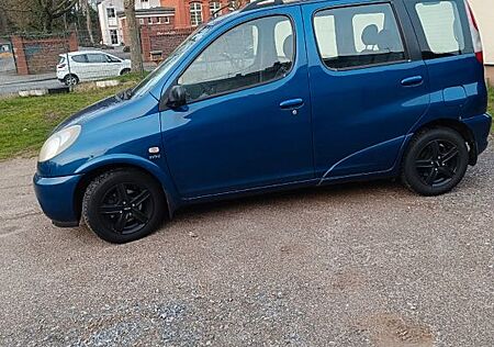 Toyota Verso Yaris P2 Familienwagen
