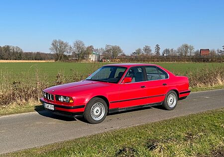 BMW 520 E34 mit H-Zulassung in Zinnoberrot