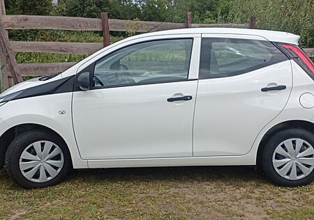 Toyota Aygo (X) Aygo (X) 1,0-l-VVT-i x-business weiß