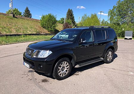 Nissan Pathfinder 2.5 dCi DPF LE 4WD LE