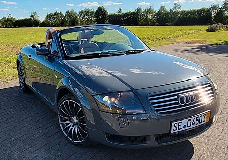 Audi TT Roadster 1.8T Mokasin Nimbusgrau Hardtop
