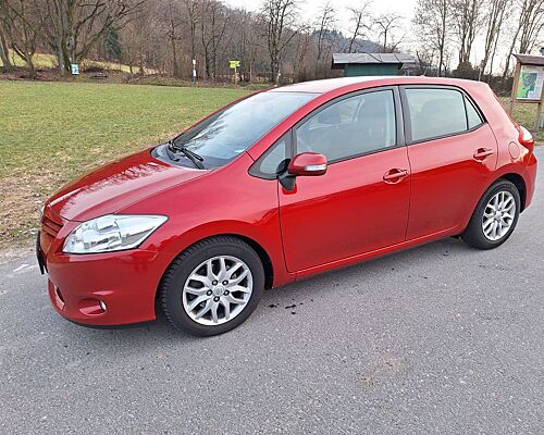 Toyota Auris 2,0-l-D-4D Life+