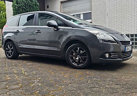 Peugeot 5008 1.6 Family 7 Sitzer TV Panorama Navi