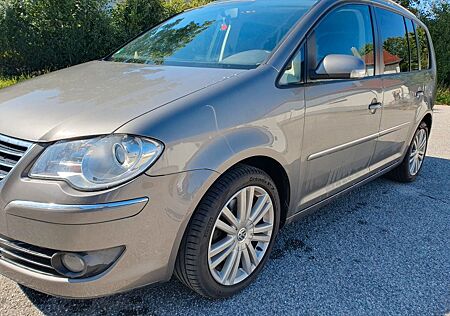 VW Touran Volkswagen 2.0 TDI 7 Sitzplätze Navi Klima