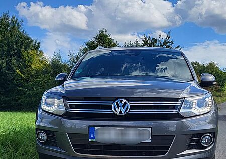 VW Tiguan Volkswagen 2.0 TDI BMT, Euro 6,BI-Xenon, AHK,Lounge.