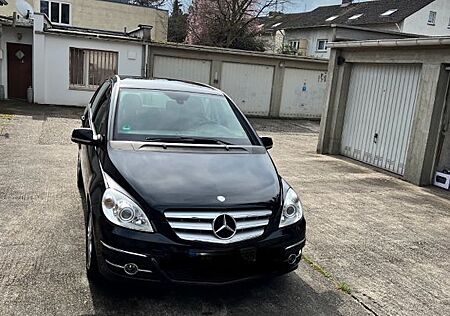 Mercedes-Benz B 200 -