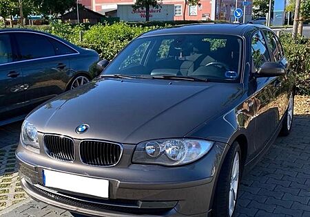 BMW 118d - LED, Navi, 8fach, Automatik
