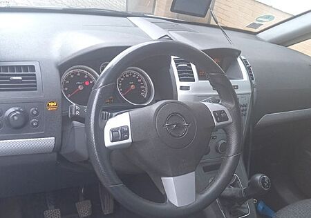 Opel Zafira 1.8 Sport