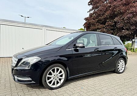Mercedes-Benz B 180 CDI BE PANORAMA*LEDER*XENON*KAMERA*MEMORY