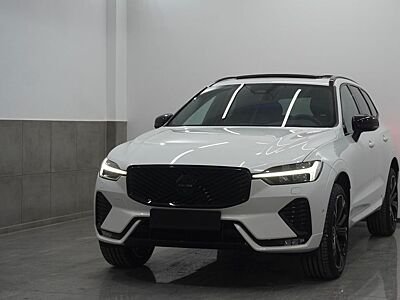 Volvo XC60 B5 Ultra Black Edition Pano/HuD/360°/FourC