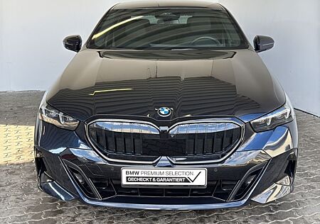 BMW 520iA Lim. M Sport LiveCock.Standh.AHK.LED.Komfs