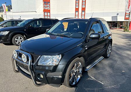 Suzuki Grand Vitara 1.9 DDIS Black and White