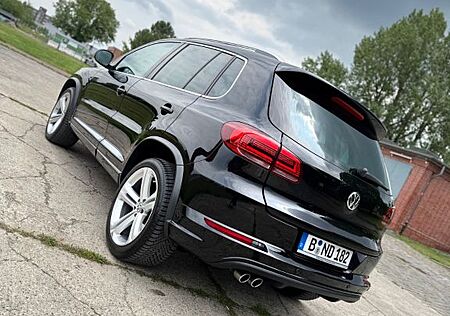 VW Tiguan Volkswagen 2.0 TDI R-Line 4Motion Scheckheft