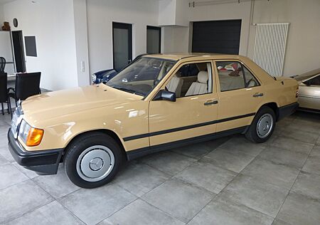 Mercedes-Benz E 230