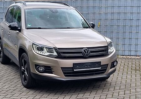 VW Tiguan Volkswagen 2.0 TDI DSG 4MOTION Sport & Style Spo...