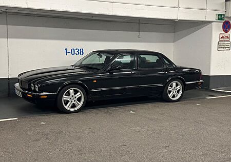 Jaguar XJR 4.0 Scheckheft, 17 TEUR Rech. 3. Hd