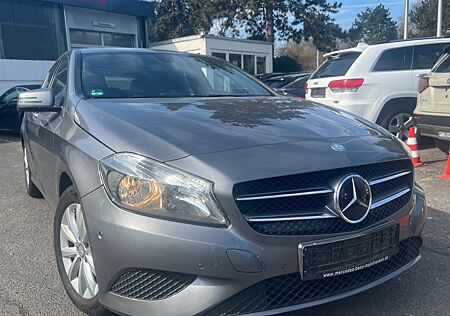 Mercedes-Benz A 180 6-Gang/Leder/SZH/PDC/8XALU/1.Hand