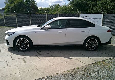 BMW 520 d M Sport AHK el. Komforts. Driv.Plus HeadUp