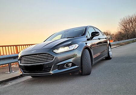 Ford Mondeo V Schrägheck 2,0 TDCi Titanium Mambagrün