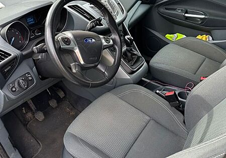 Ford C-Max 1,6 Ti-VCT 77kW Champions Edition Cham...