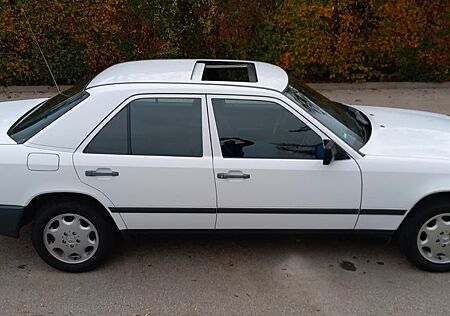 Mercedes-Benz E 230 Modell W124