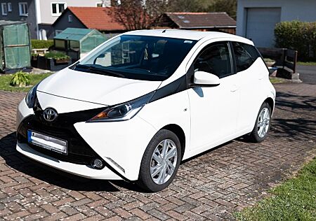Toyota Aygo (X) Aygo (X) 1,0-l-VVT-i x-play touch x-play touch
