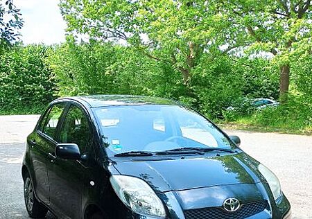Toyota Yaris 1,0-l-VVT-i - kompakt und zuverlässig