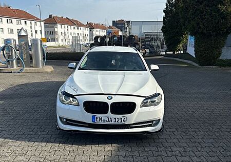 BMW 528i Touring -