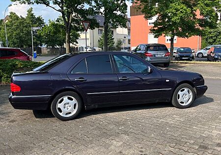 Mercedes-Benz E 320 AVANTGARDE Avantgarde