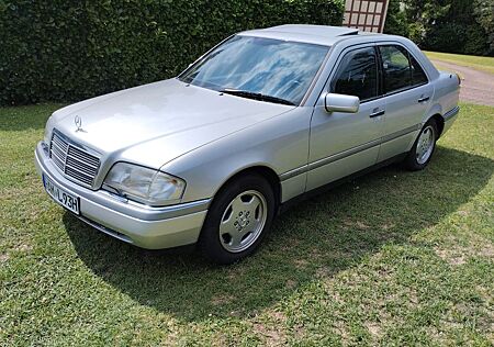 Mercedes-Benz CE 220
