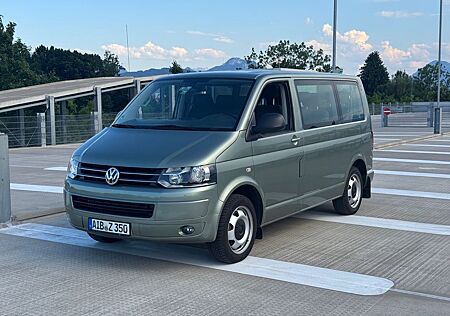 VW T5 Caravelle Volkswagen 4Motion DSG 9-Sitzer