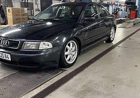 Audi A4 1.8 -