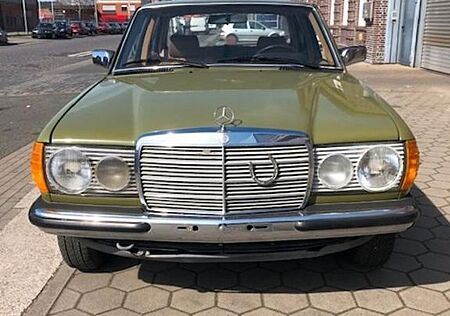 Mercedes-Benz 200