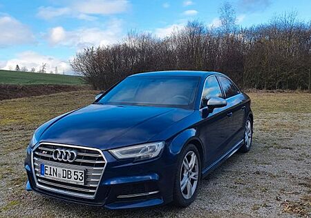 Audi S3 TFSI S tronic quattro -