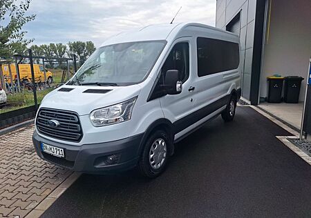 Ford Transit mit Rollstuhlhebebühne