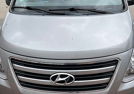 Hyundai H-1 Starex