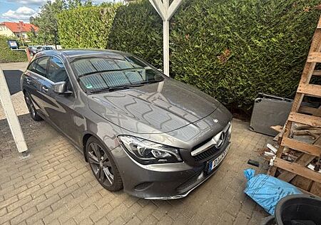 Mercedes-Benz CLA 200 Shooting Brake -